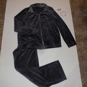 Jones New York Dark Gray Velour Outfit Size M plus Jewelry